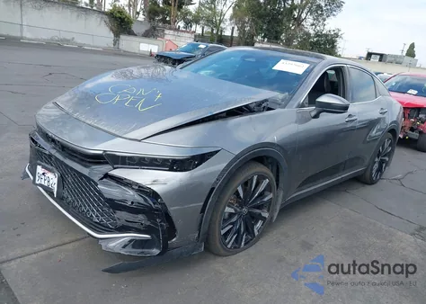 2023 Toyota Crown Platinum z USA, uszkodzony, nr VIN JTDAFAAF6P3000718